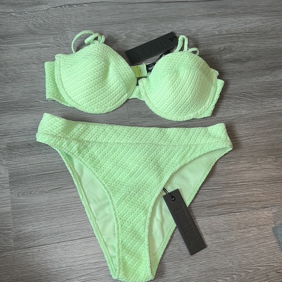 Lime Green swimsuit set with bag. - Picture 2 of 11
